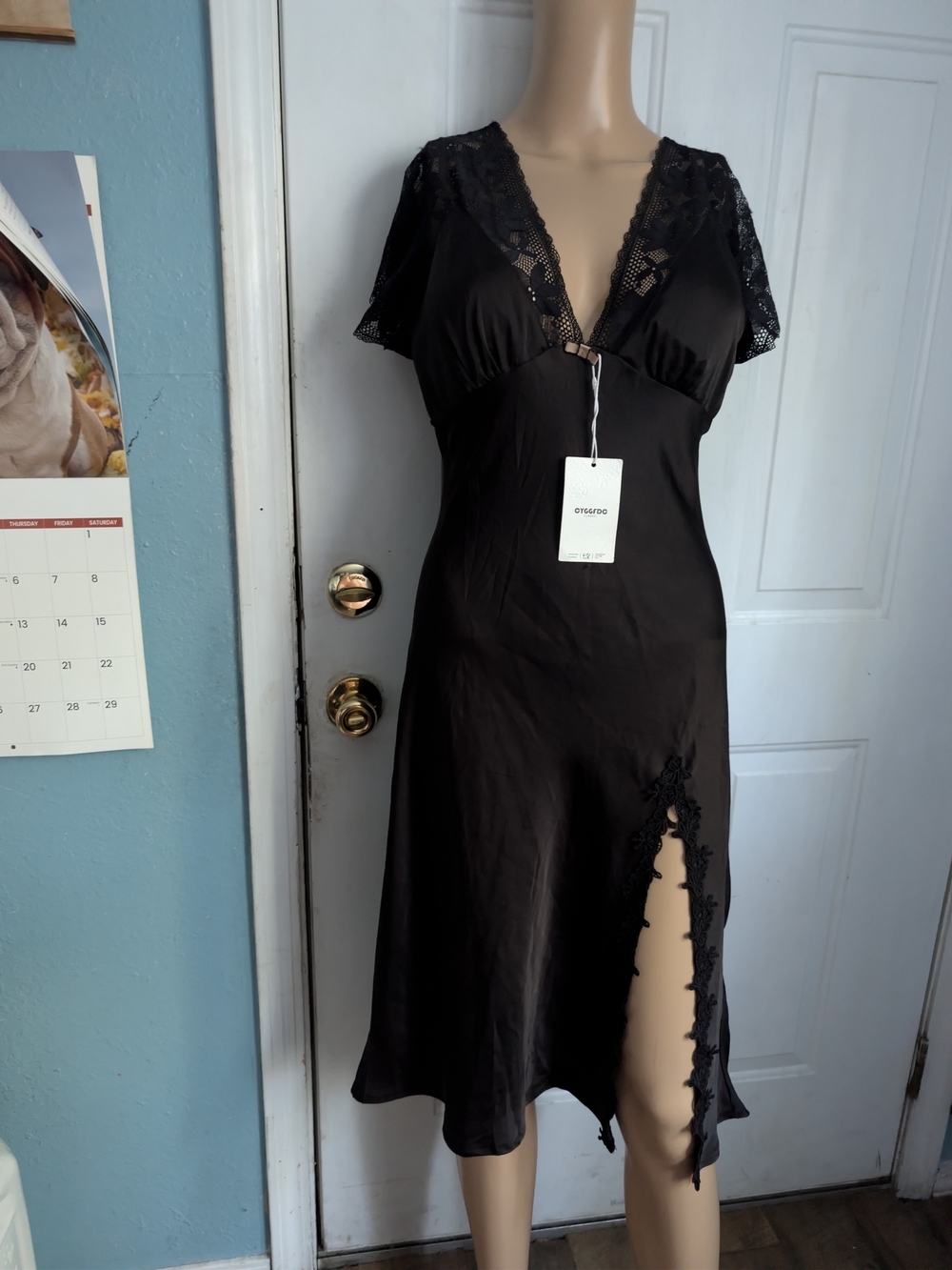 Cyggfdc  Under WearWomen's Black Lace-Trim Midi Dress